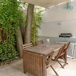 Cozy 1br, Private Terrace & Pool - Estrela | By Airnest * リスボン