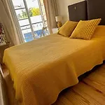 アパート Cozy 1br, Private Terrace & Pool - Estrela | By Airnest *