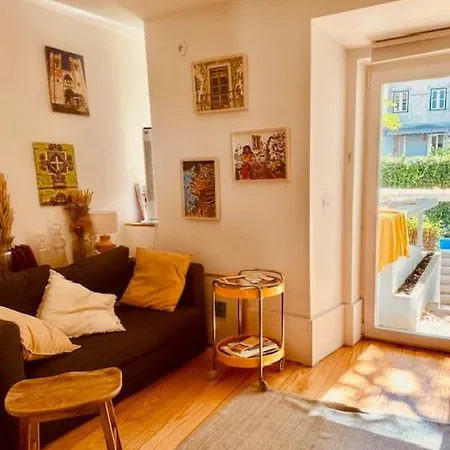 Cozy 1br, Private Terrace & Pool - Estrela | By Airnest * Lisbon