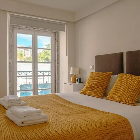 Cozy 1br, Private Terrace & Pool - Estrela | By Airnest Apartment Lisbon