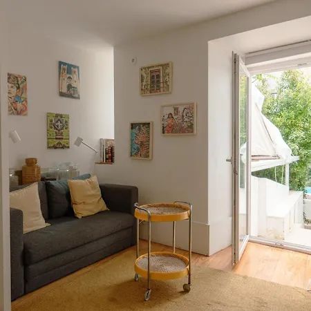 Apartment Cozy 1br, Private Terrace & Pool - Estrela | By Airnest Lisbon