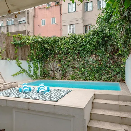 Apartment Cozy 1br, Private Terrace & Pool - Estrela | By Airnest Lisbon