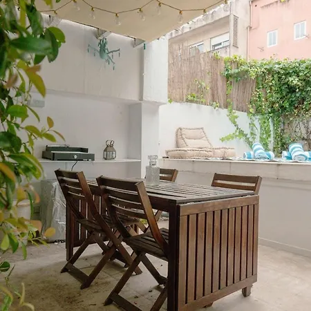 Cozy 1br, Private Terrace & Pool - Estrela | By Airnest * Lisbon