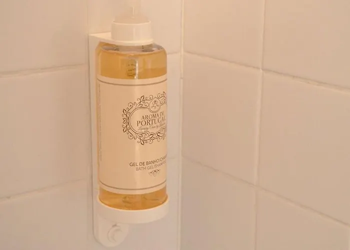 Cozy 1br, Private Terrace & Pool - Estrela | By Airnest Διαμέρισμα Lisboa