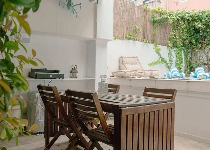 Cozy 1br, Private Terrace & Pool - Estrela | By Airnest * Lisboa