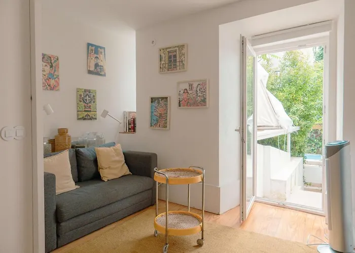 Cozy 1br, Private Terrace & Pool - Estrela | By Airnest Lisboa