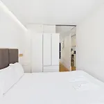 Apartman Cozy 1br, Private Terrace & Pool - Estrela | By Airnest *