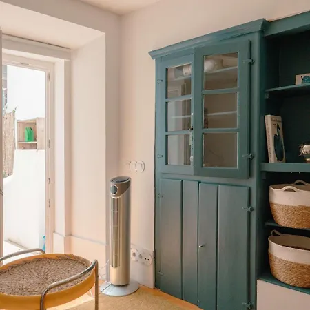 Cozy 1br, Private Terrace & Pool - Estrela | By Airnest Lissabon