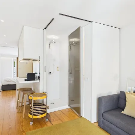 Cozy 1br, Private Terrace & Pool - Estrela | By Airnest Lisboa