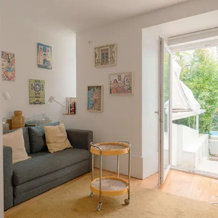 Cozy 1br, Private Terrace & Pool - Estrela | By Airnest Lisboa